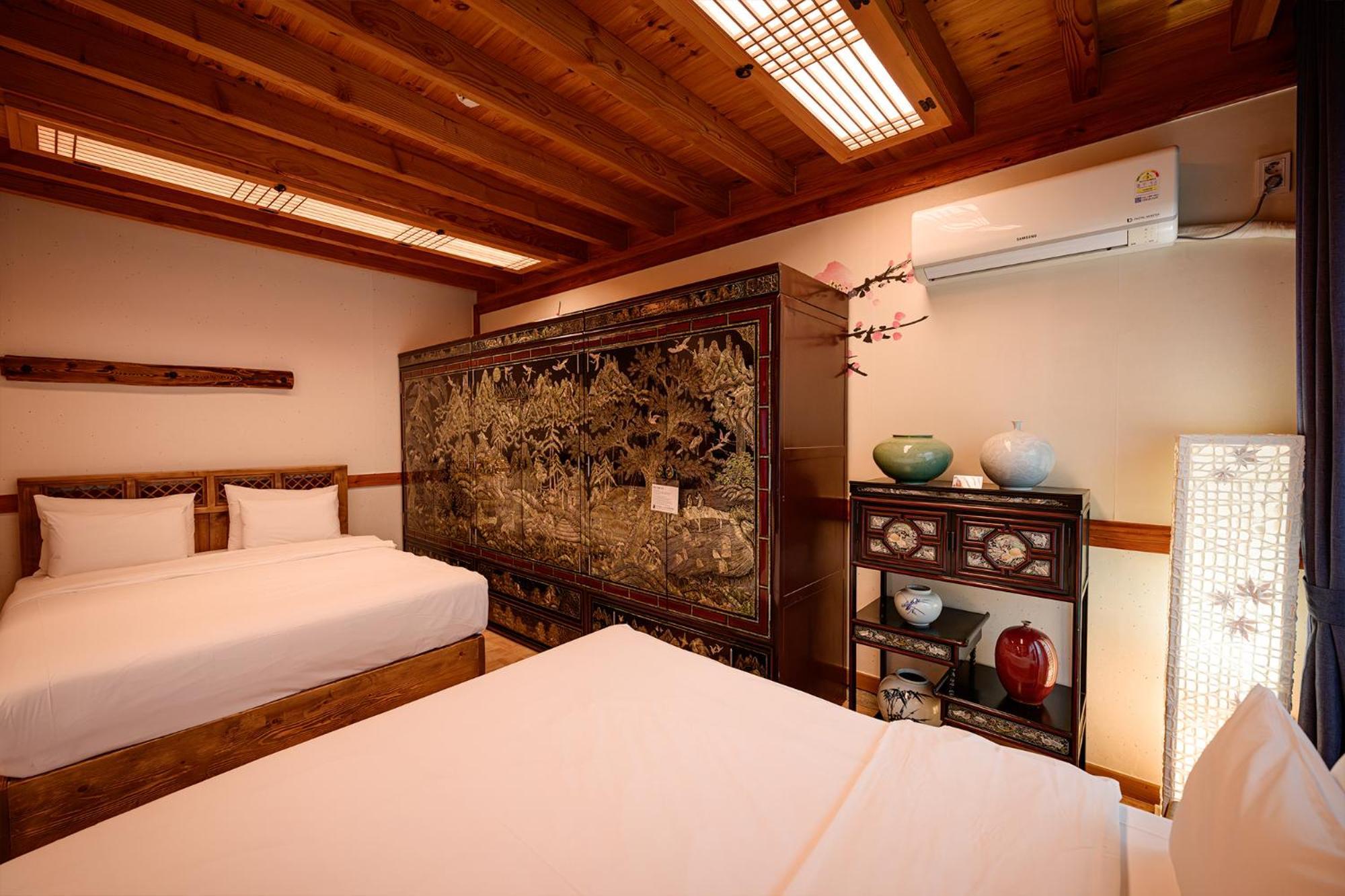 Jeonju Wangyijimil Hanok Hotel Exterior photo