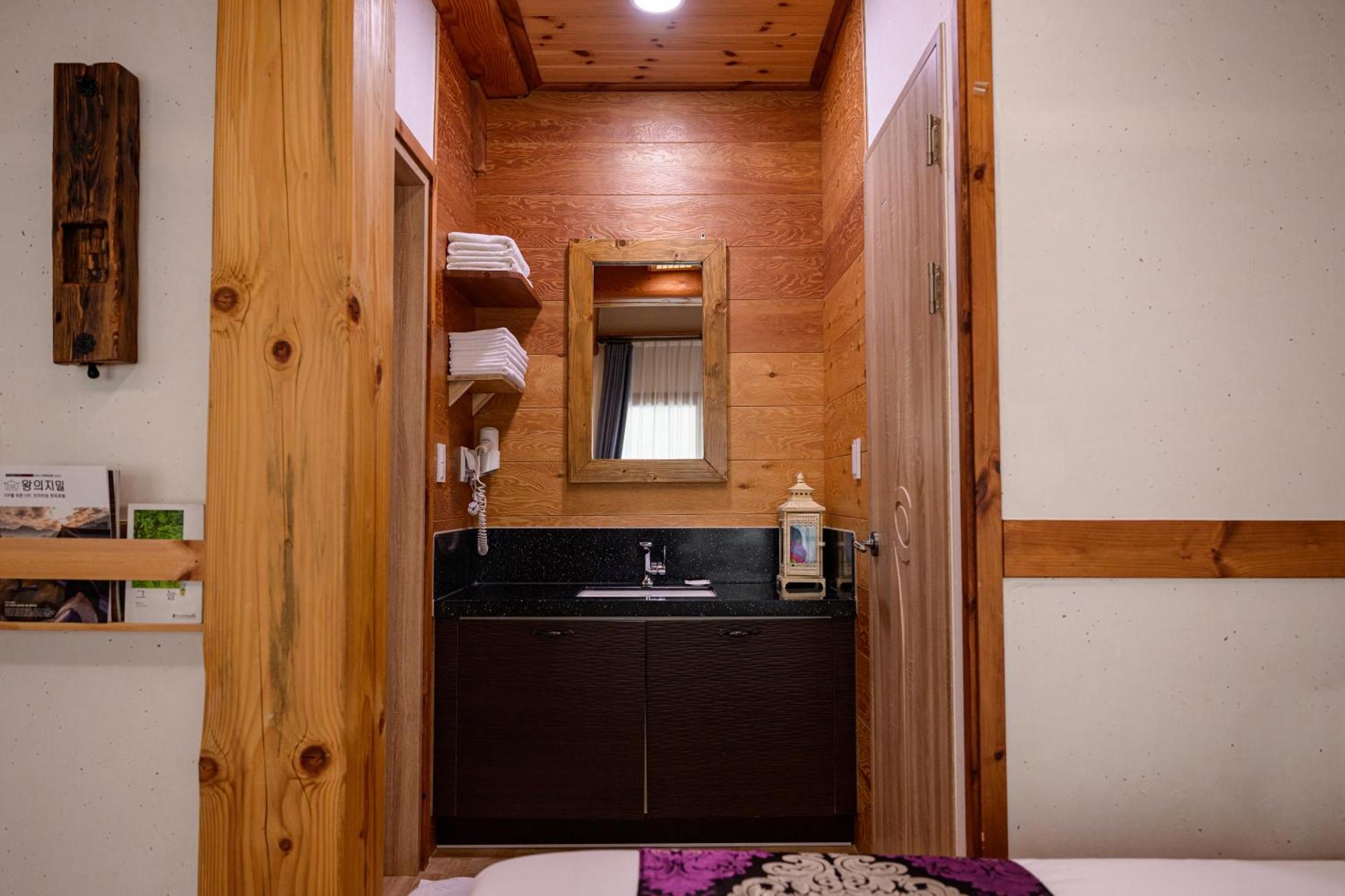 Jeonju Wangyijimil Hanok Hotel Exterior photo