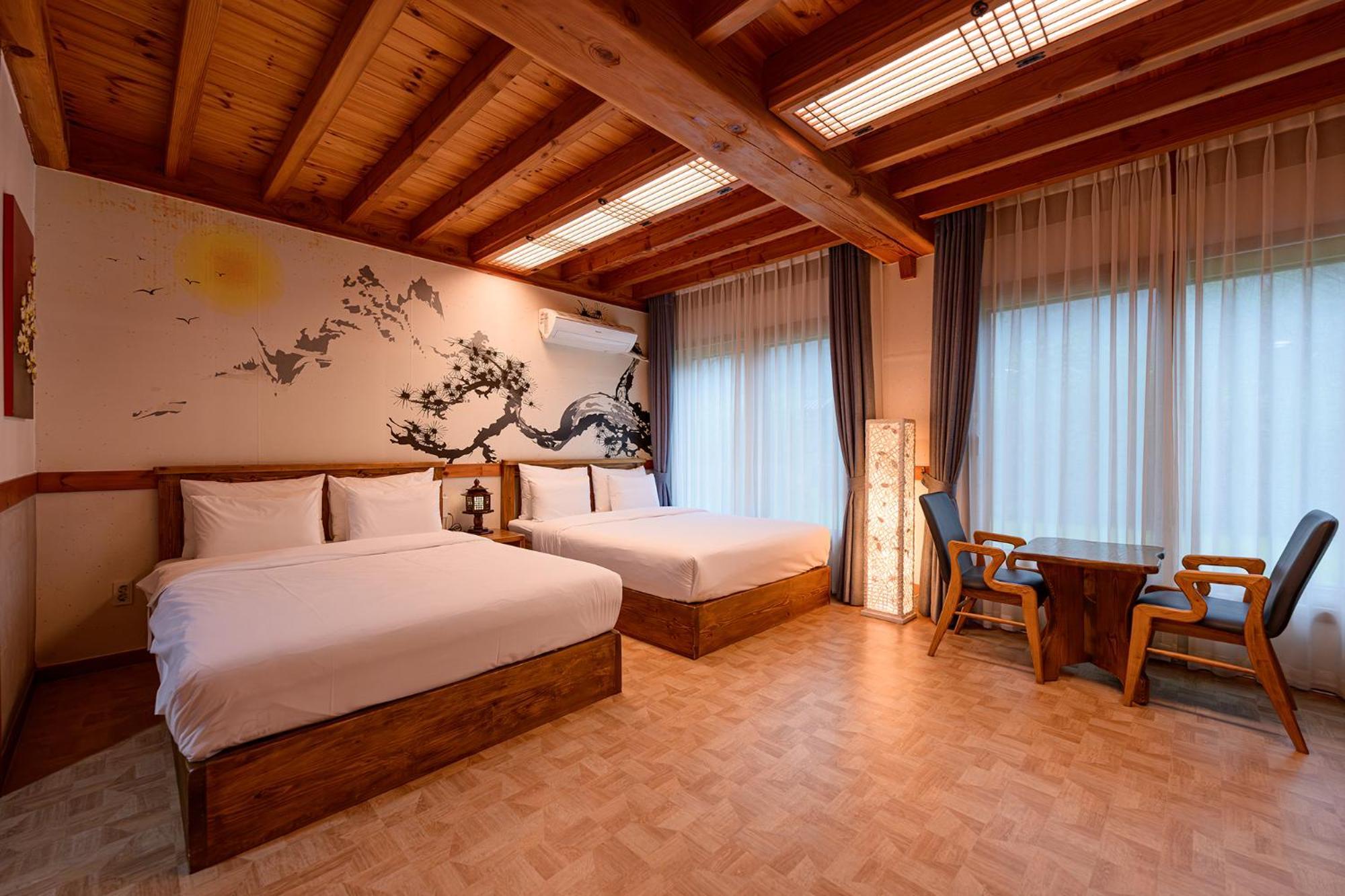 Jeonju Wangyijimil Hanok Hotel Exterior photo